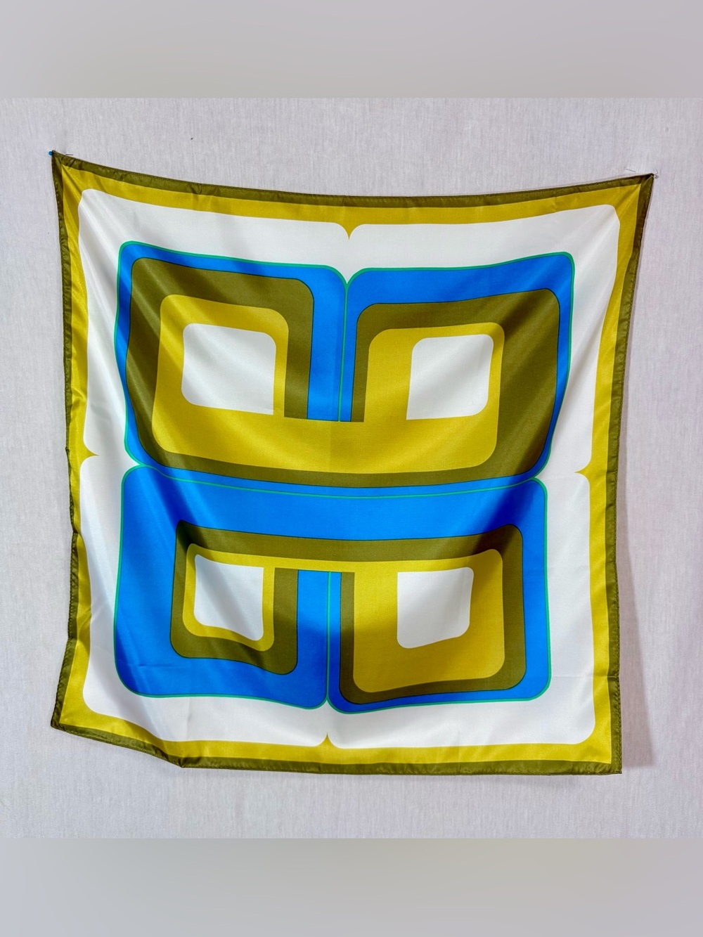 True vintage- Totes Rain scarf Bold Geometric Scarf in Blue & Olive